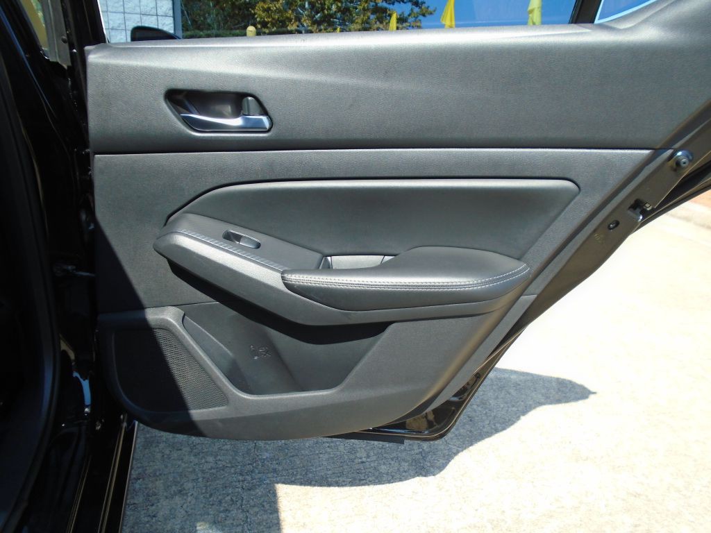2020 Nissan Altima Image 9