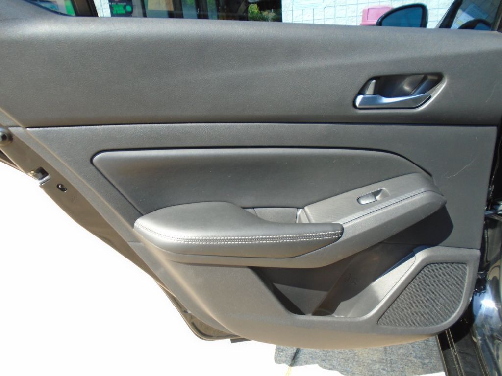 2020 Nissan Altima Image 10