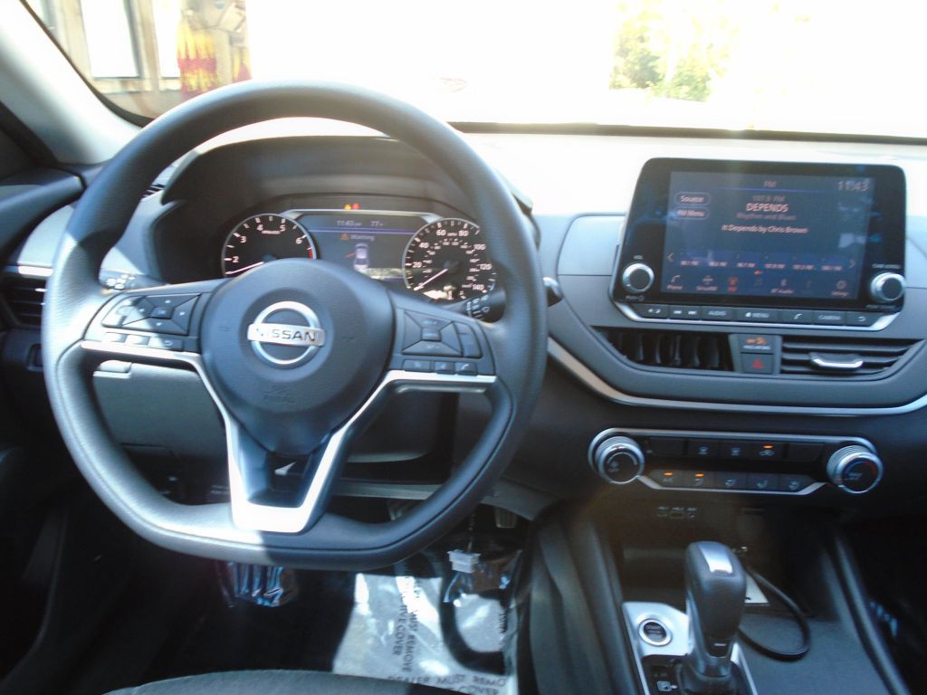 2020 Nissan Altima Image 15
