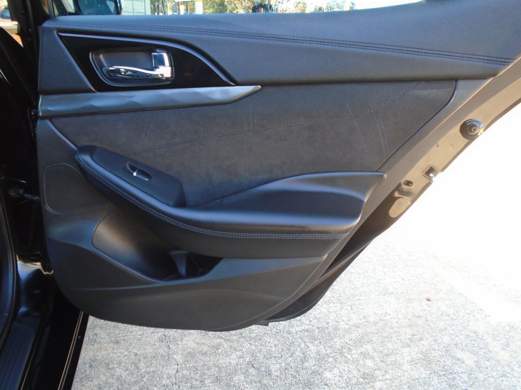 2016 Nissan Maxima Image 9
