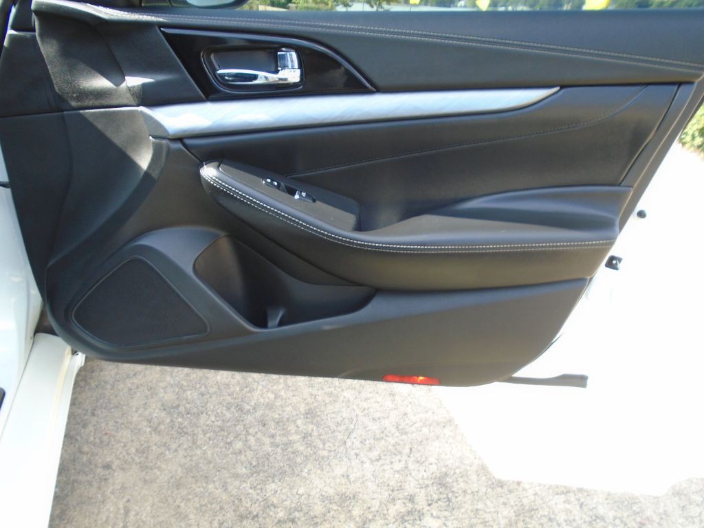 2016 Nissan Maxima Image 8