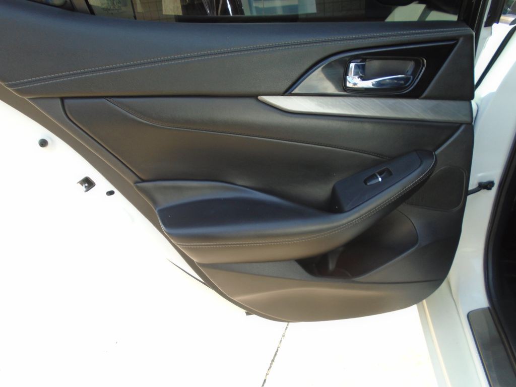 2016 Nissan Maxima Image 10