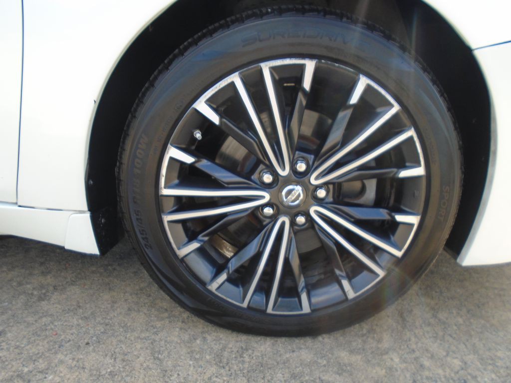 2016 Nissan Maxima Image 24