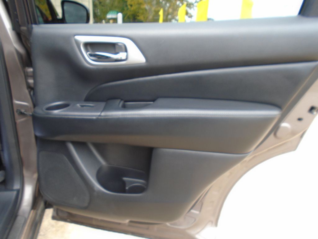 2014 Nissan Pathfinder Image 9