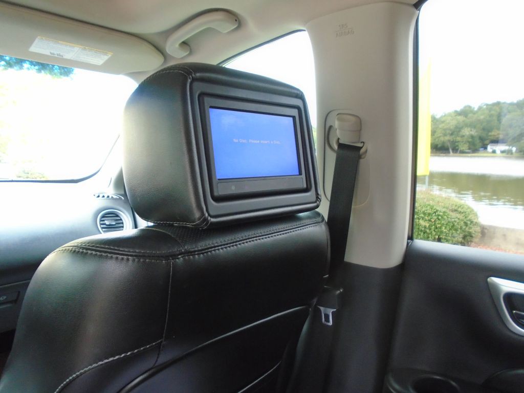 2014 Nissan Pathfinder Image 16