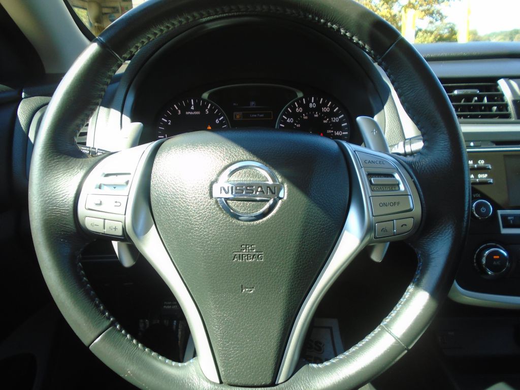 2016 Nissan Altima Image 19