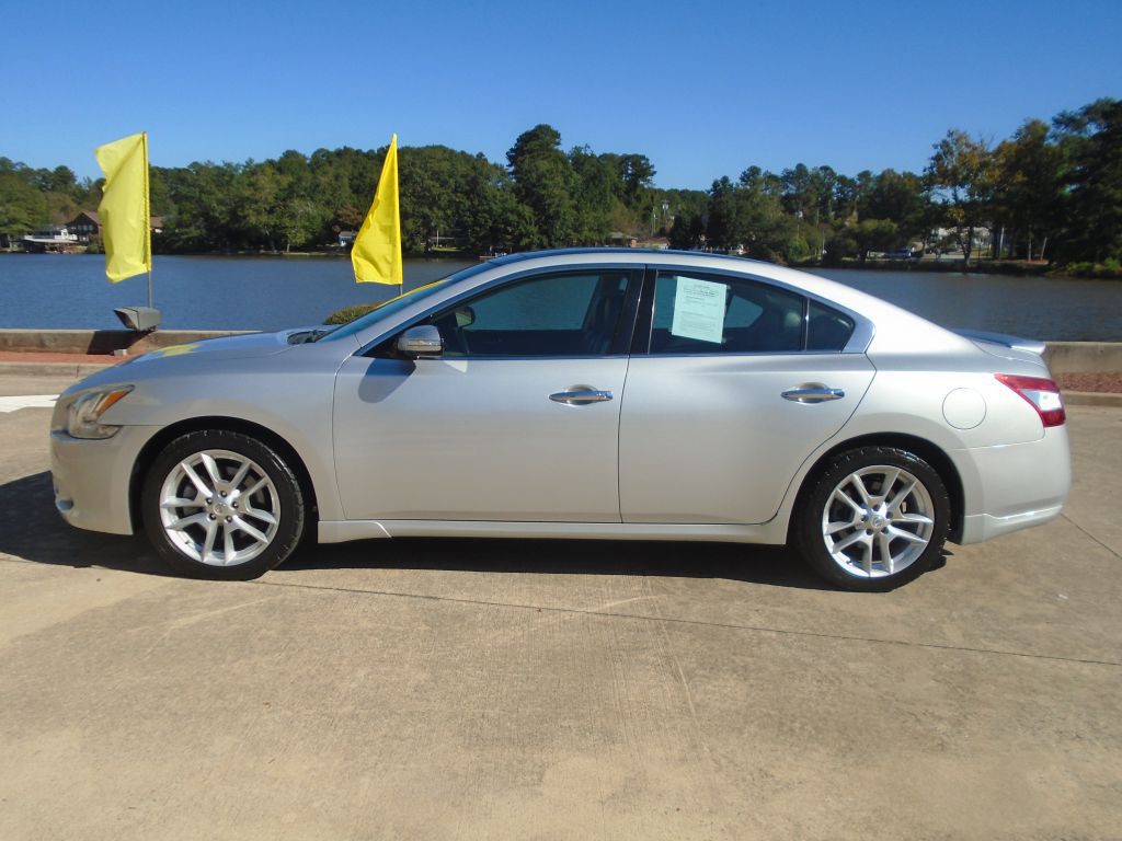 2010 Nissan Maxima Image 3