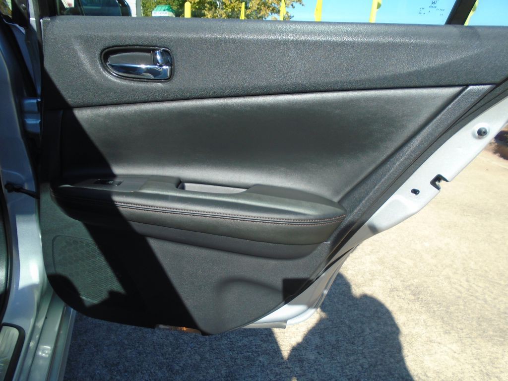 2010 Nissan Maxima Image 9