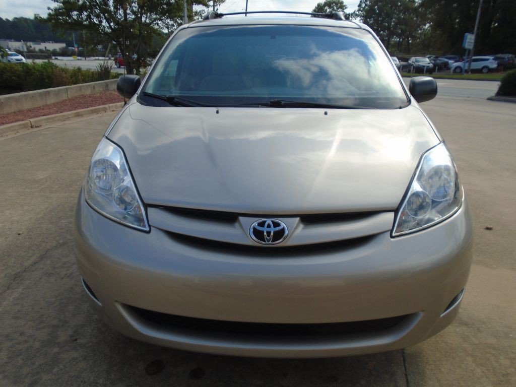 2010 Toyota Sienna Image 1