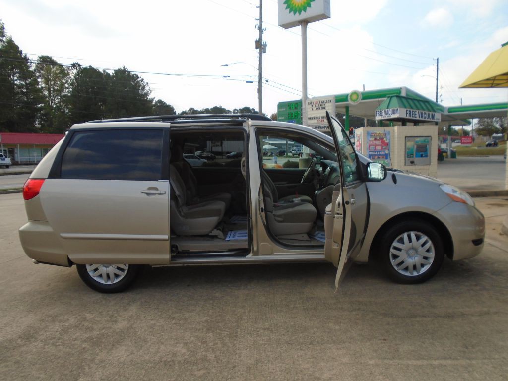 2010 Toyota Sienna Image 5