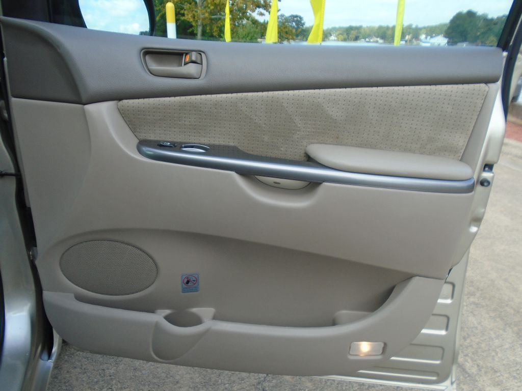2010 Toyota Sienna Image 8