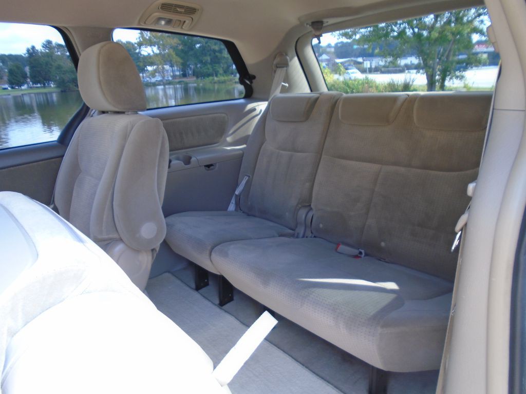 2010 Toyota Sienna Image 14