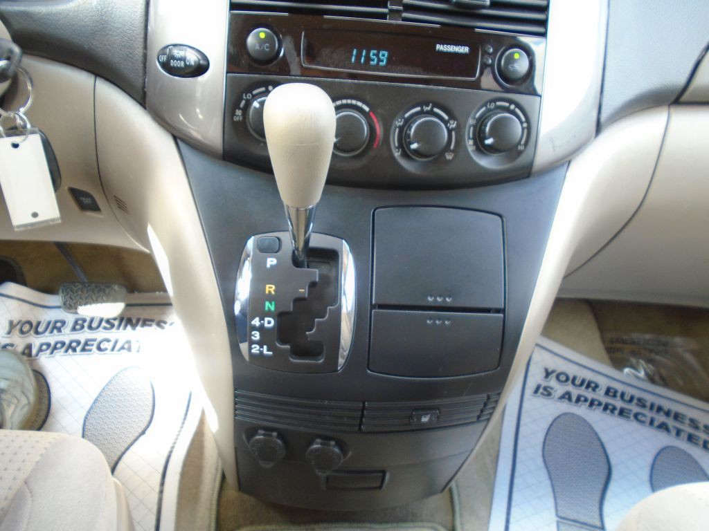 2010 Toyota Sienna Image 19