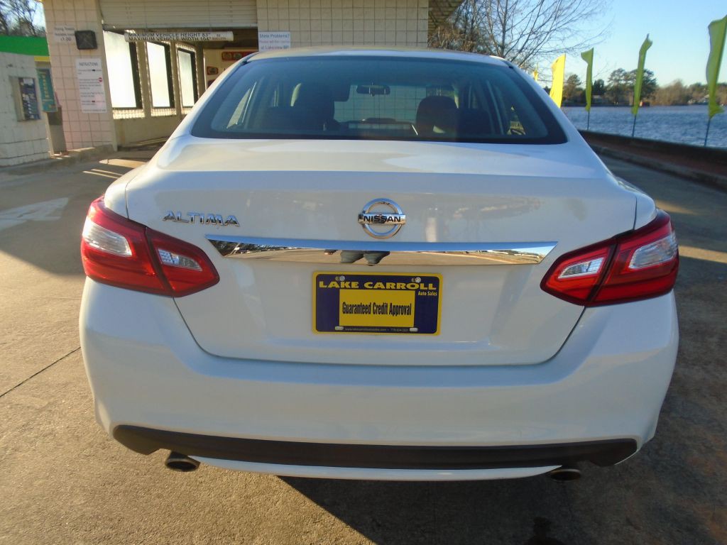 2017 Nissan Altima Image 2