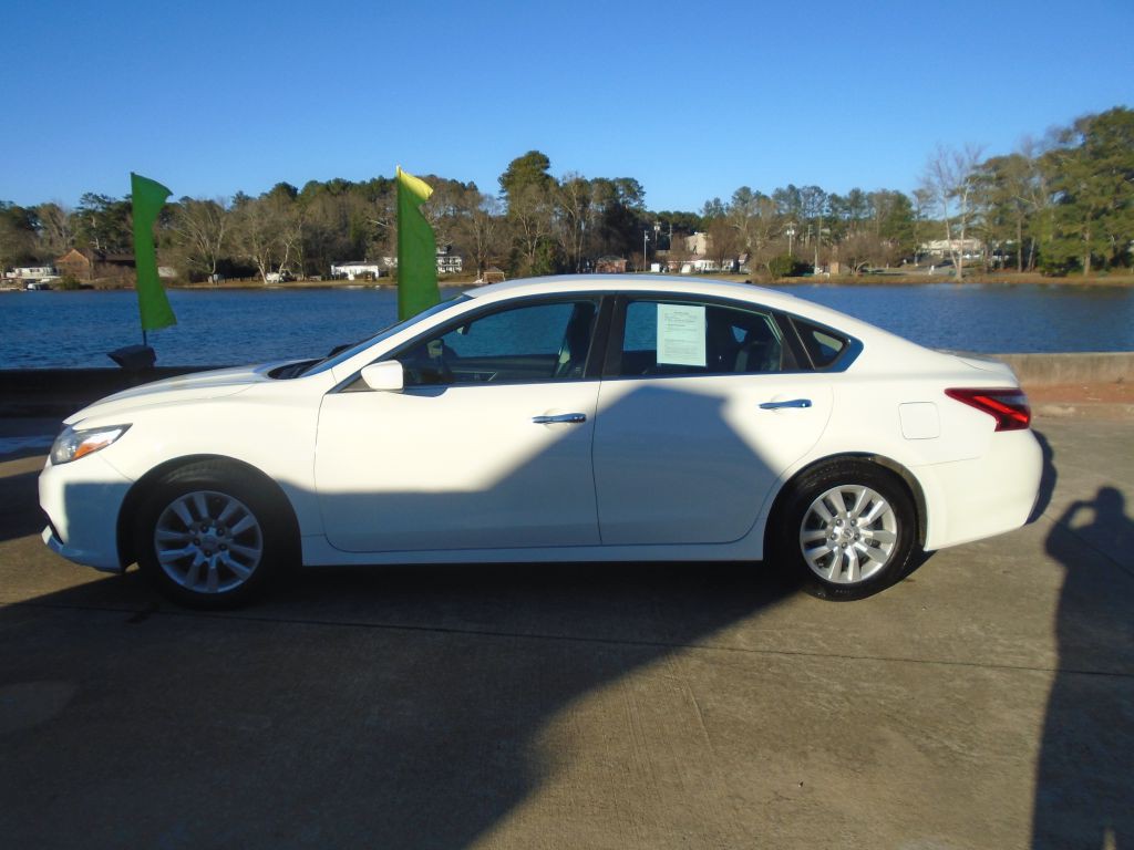 2017 Nissan Altima Image 3