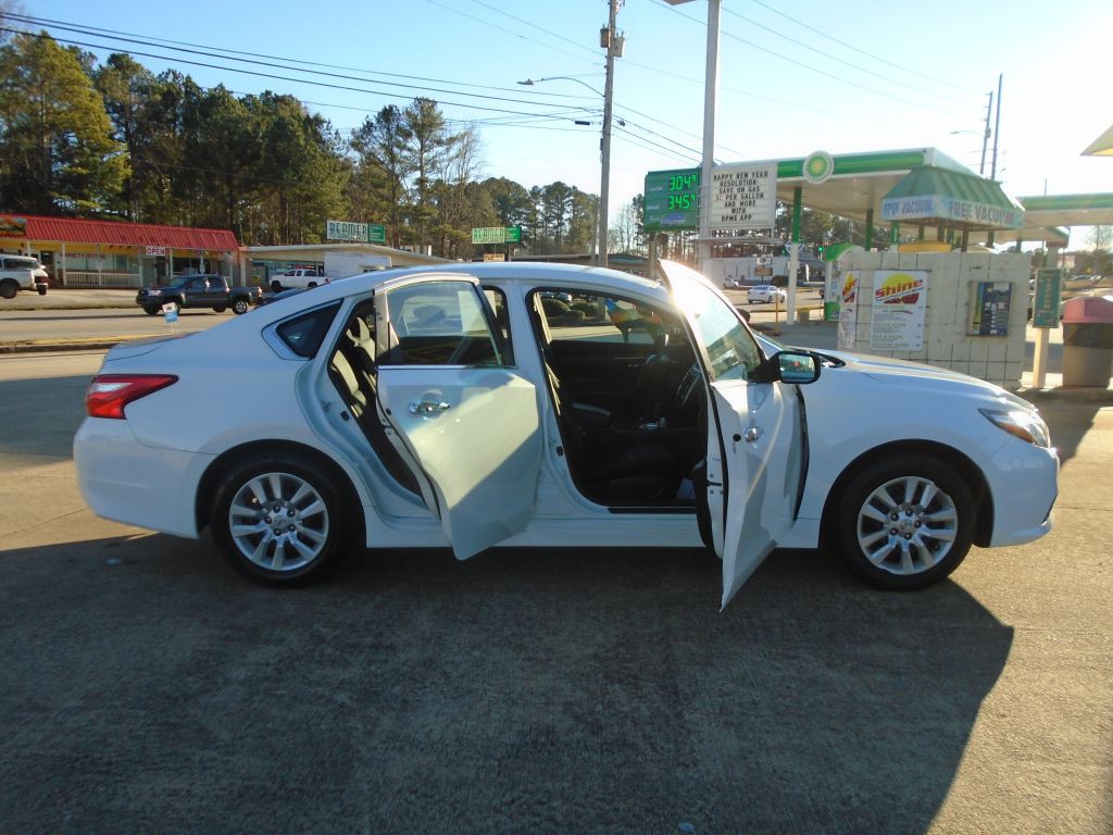 2017 Nissan Altima Image 5