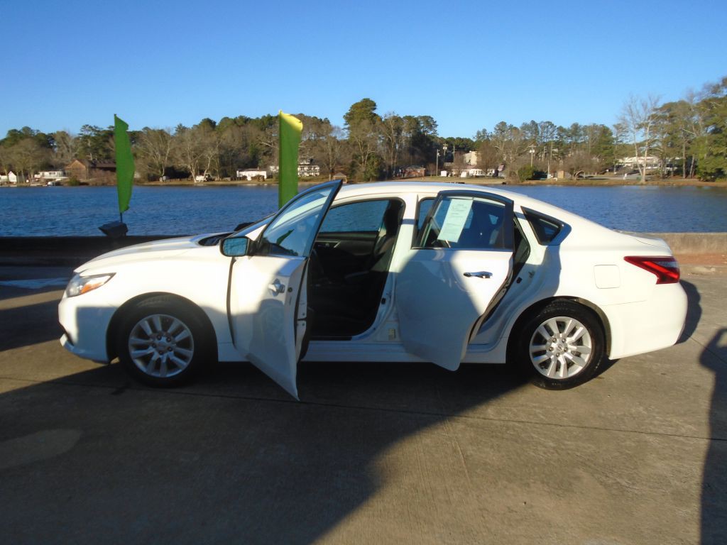 2017 Nissan Altima Image 6