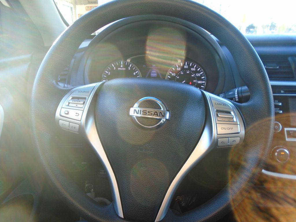 2017 Nissan Altima Image 8