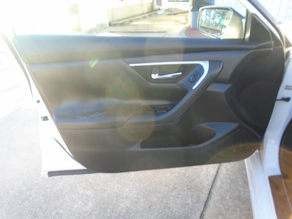 2017 Nissan Altima Image 16