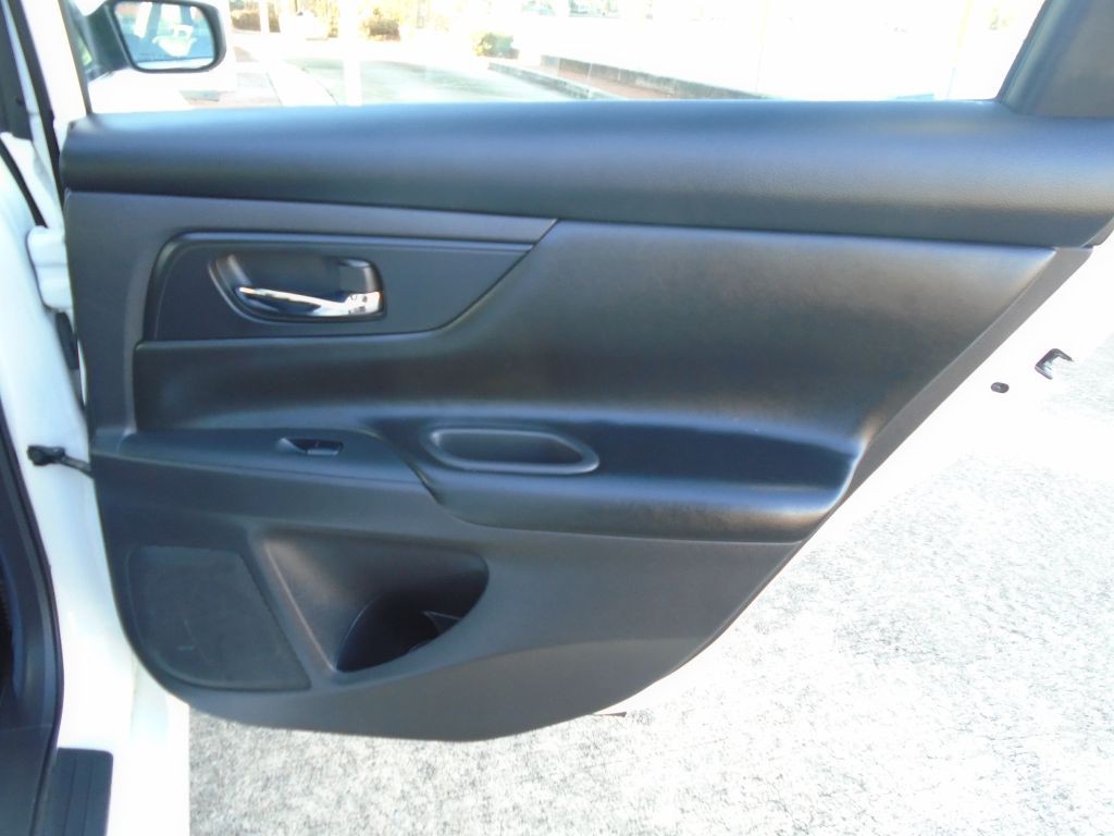 2017 Nissan Altima Image 18