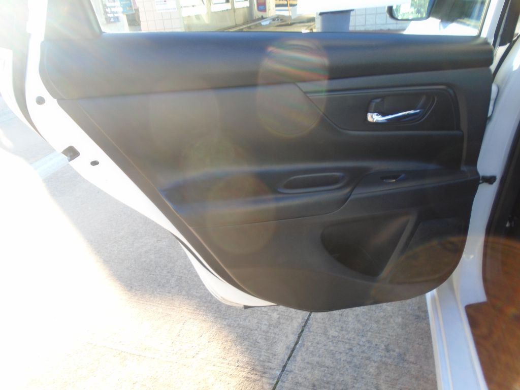 2017 Nissan Altima Image 19