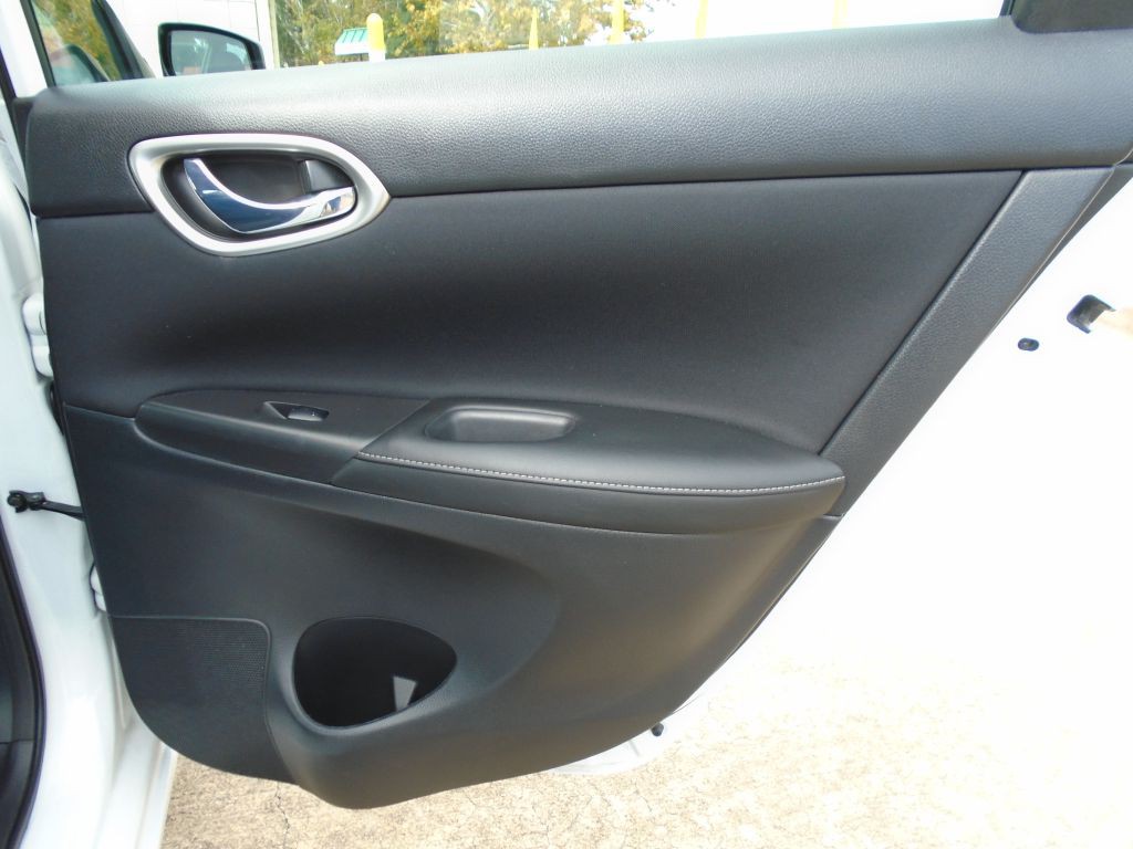 2017 Nissan Sentra Image 9