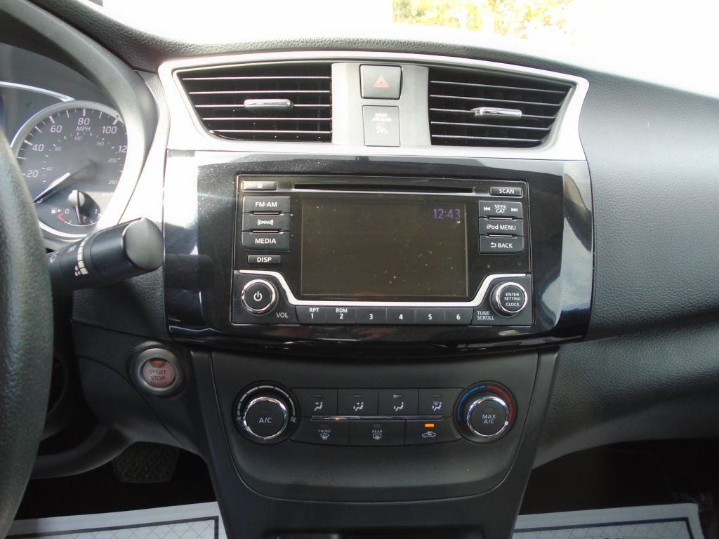 2017 Nissan Sentra Image 19