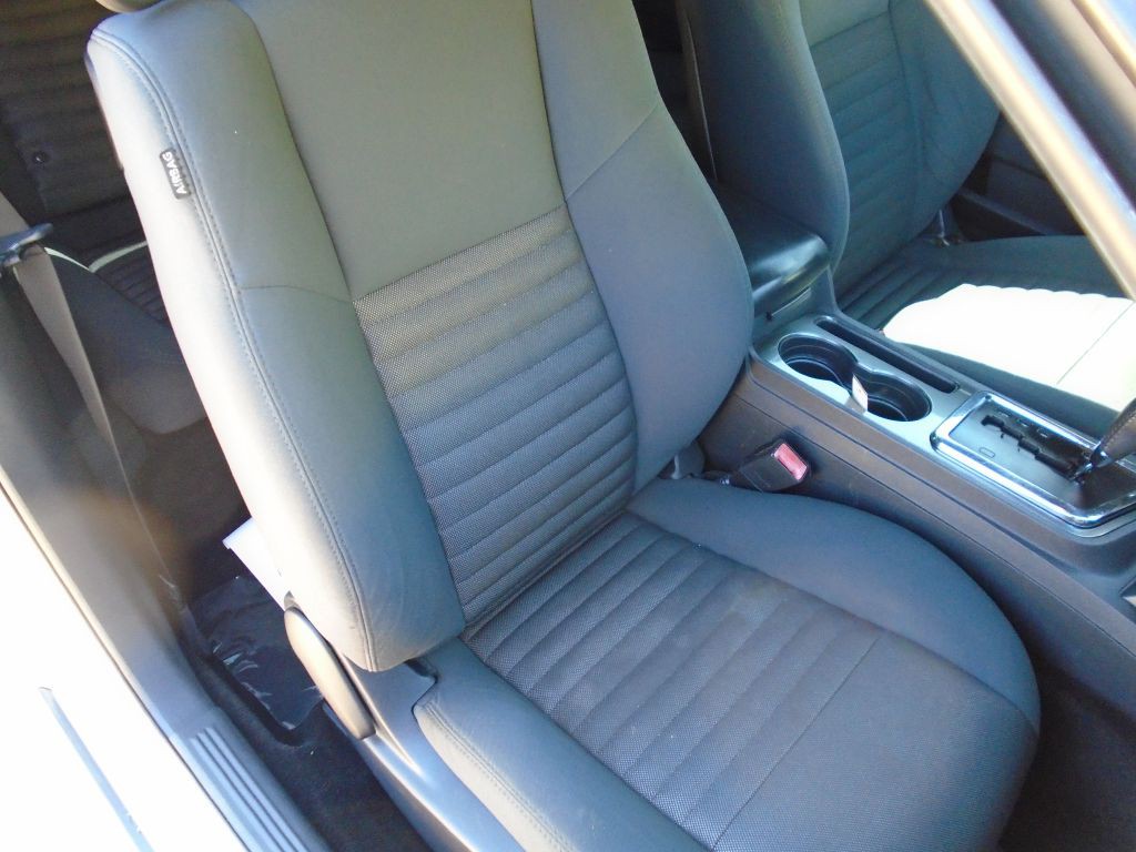 2012 Dodge Challenger Image 10