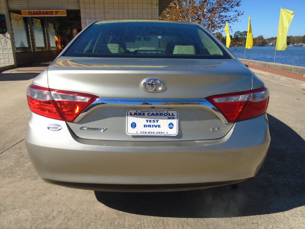 2016 Toyota Camry Image 2