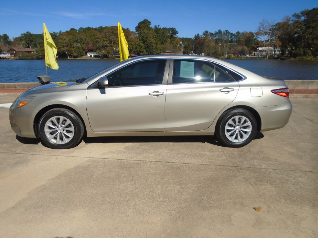 2016 Toyota Camry Image 3