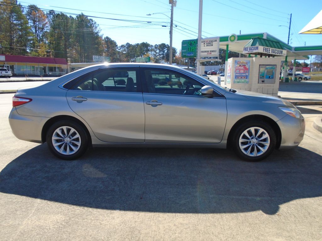 2016 Toyota Camry Image 4