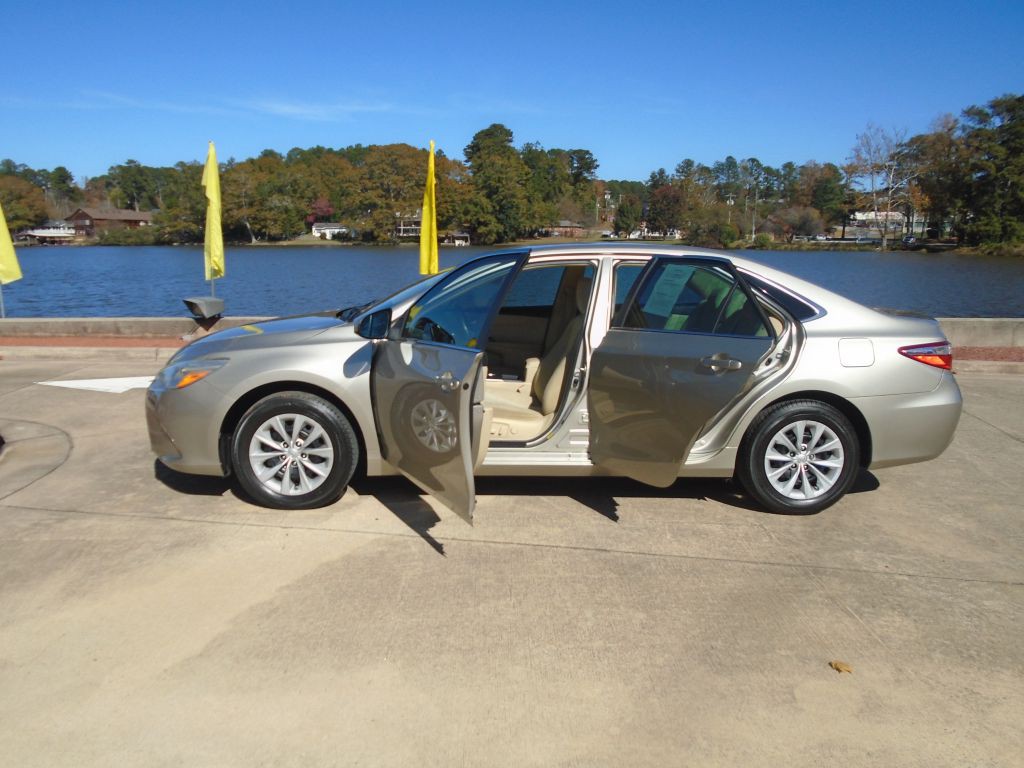 2016 Toyota Camry Image 6