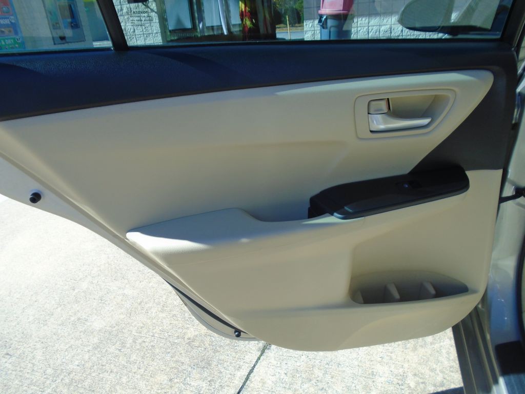 2016 Toyota Camry Image 10