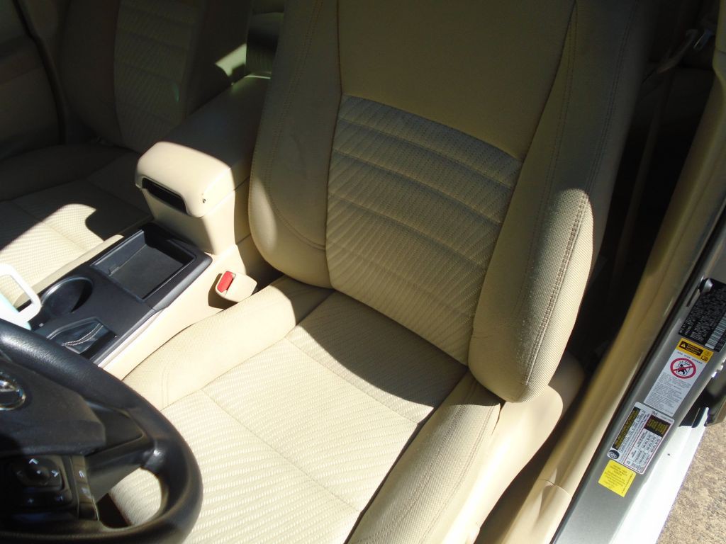 2016 Toyota Camry Image 11