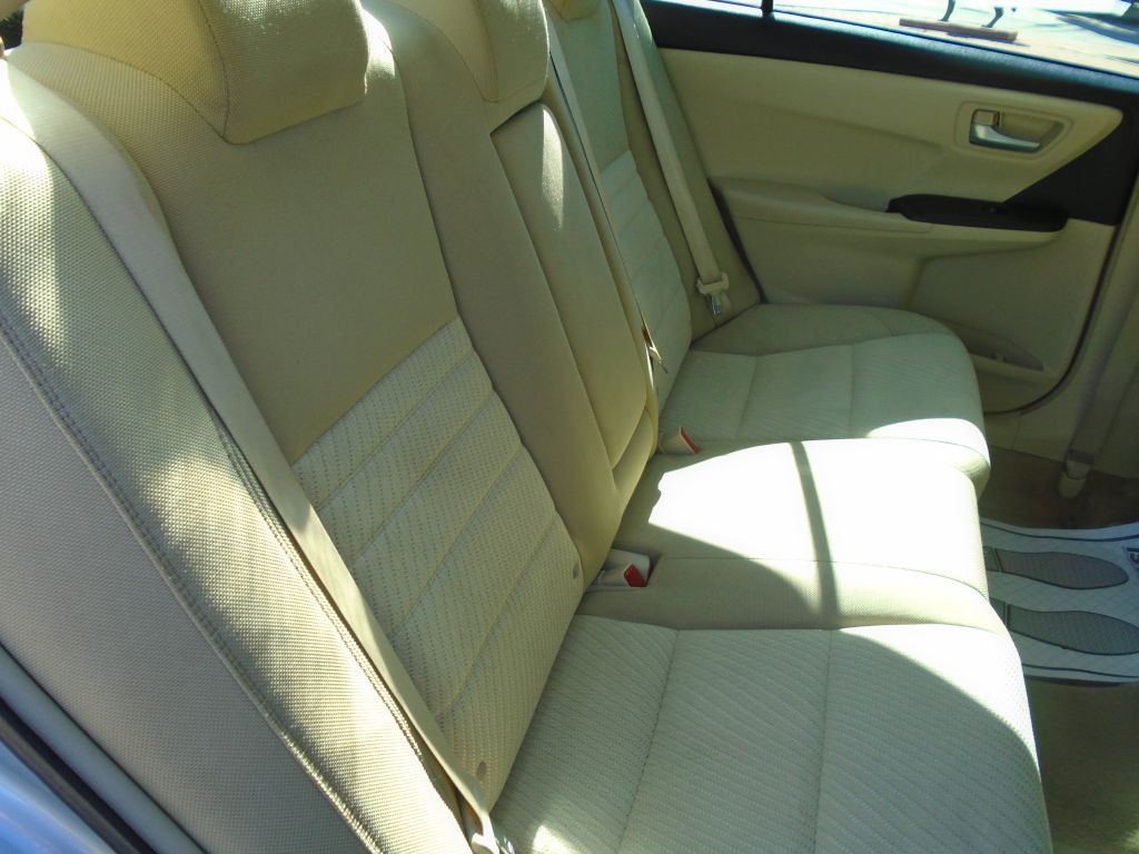 2016 Toyota Camry Image 13
