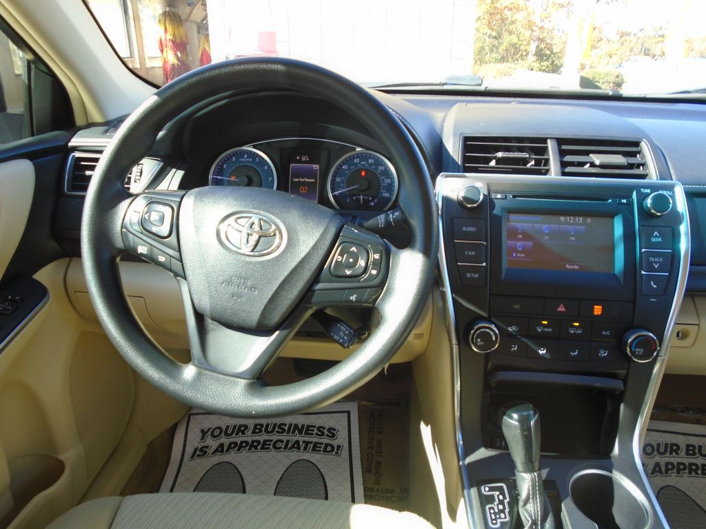 2016 Toyota Camry Image 15