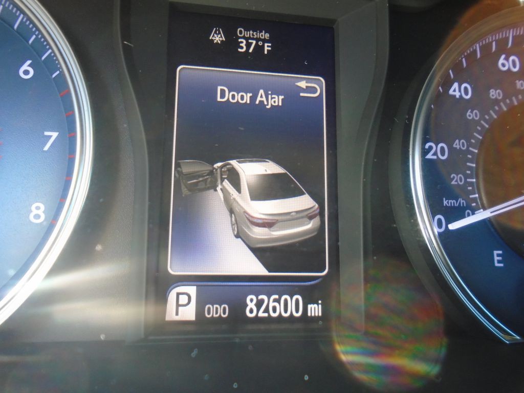 2016 Toyota Camry Image 16