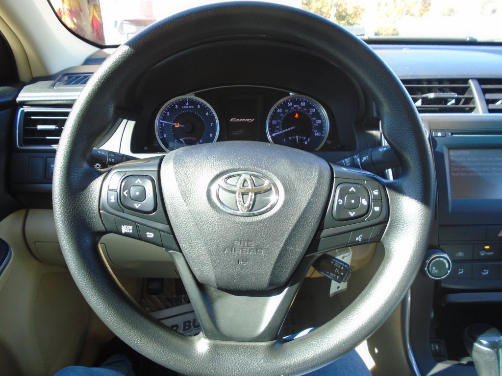 2016 Toyota Camry Image 18
