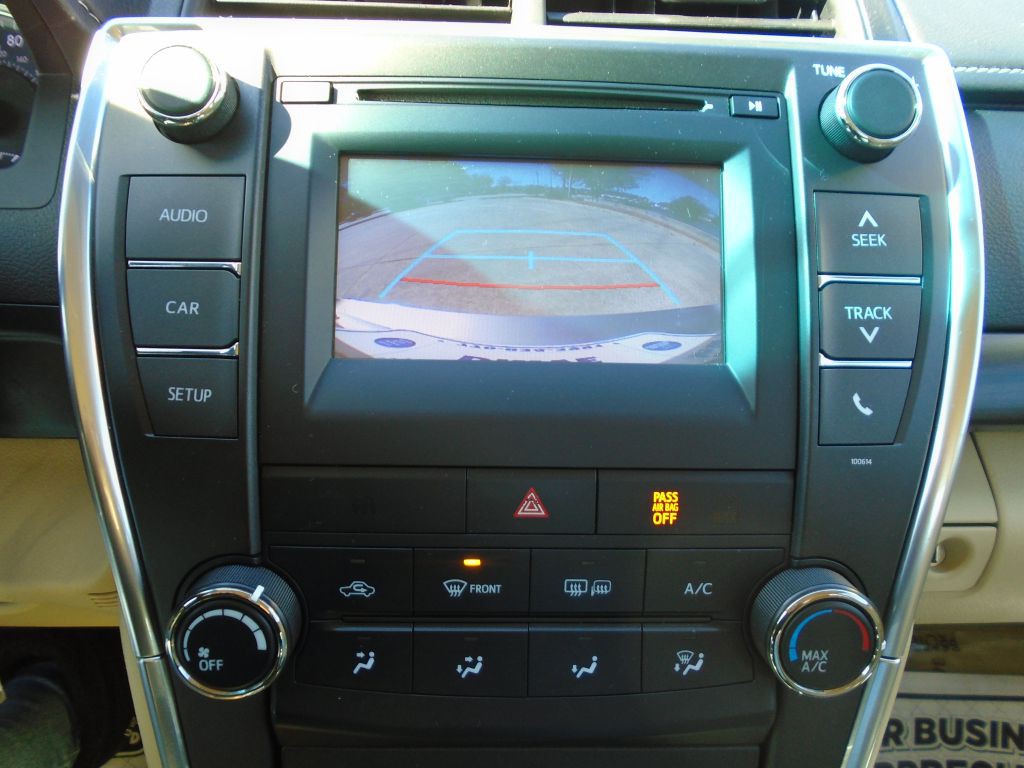 2016 Toyota Camry Image 21