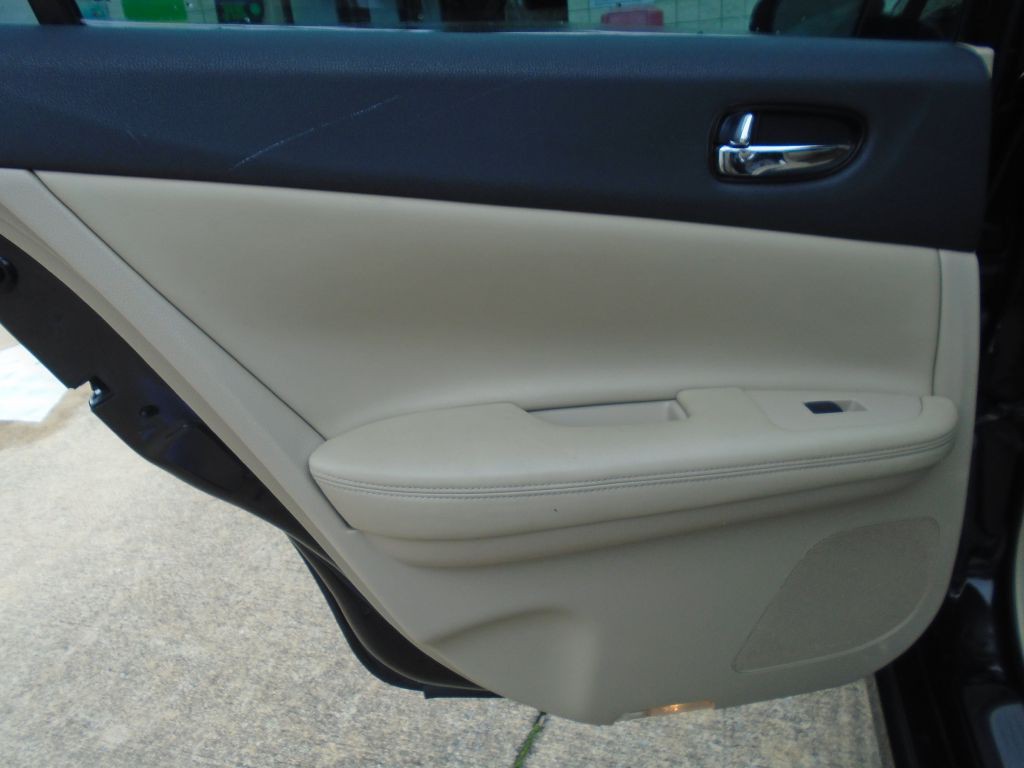 2014 Nissan Maxima Image 9