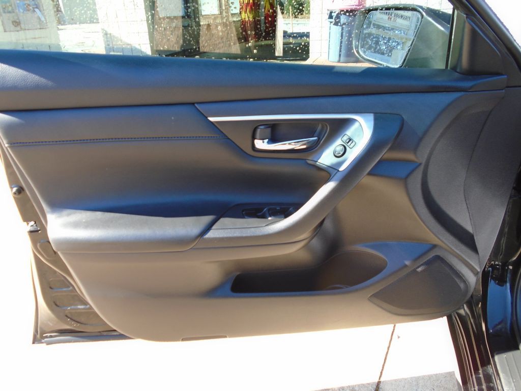 2017 Nissan Altima Image 7