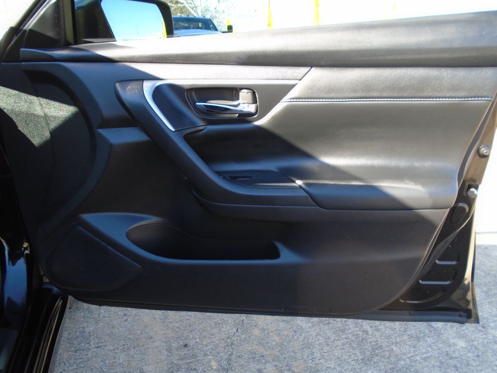 2017 Nissan Altima Image 8