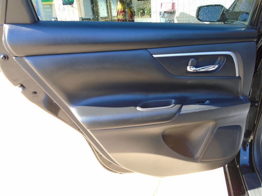 2017 Nissan Altima Image 10