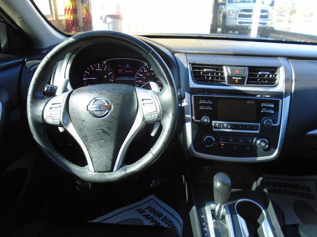 2017 Nissan Altima Image 15