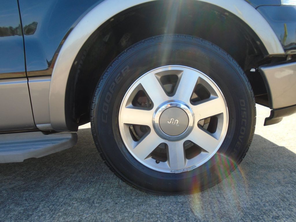 2005 Ford F-150 Image 25