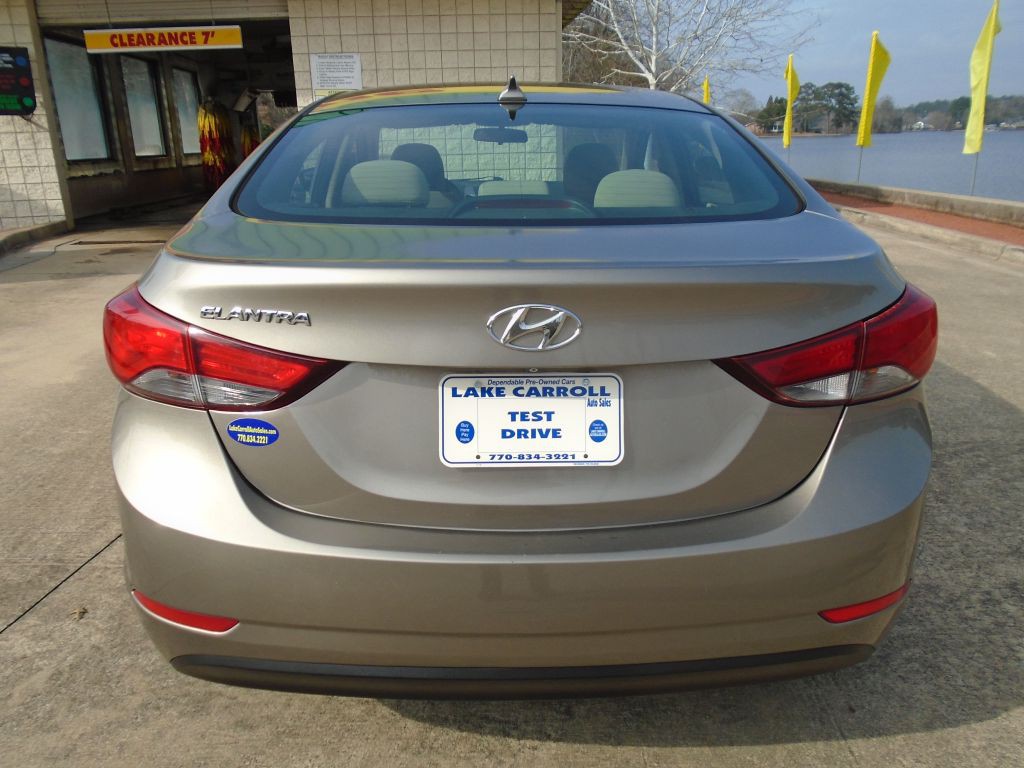 2016 Hyundai Elantra Image 2