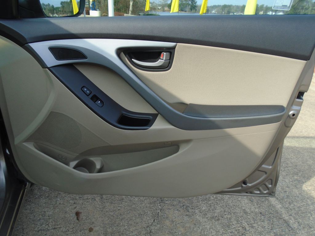 2016 Hyundai Elantra Image 8