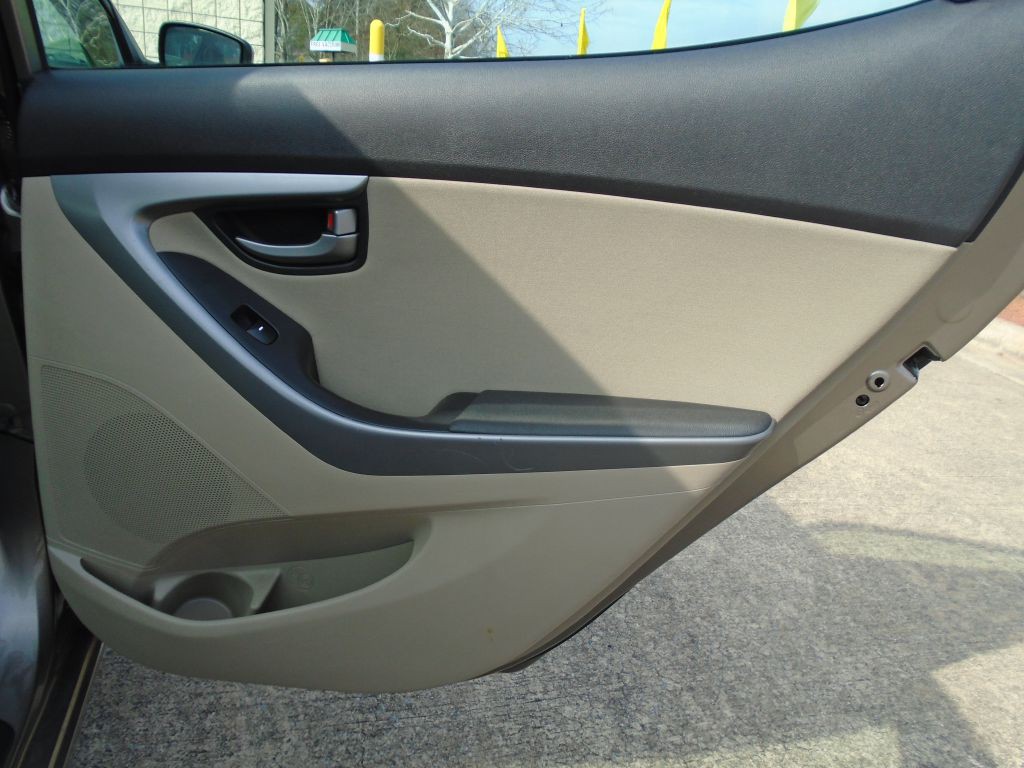 2016 Hyundai Elantra Image 9