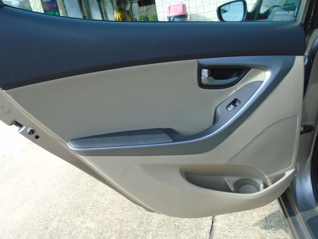 2016 Hyundai Elantra Image 10