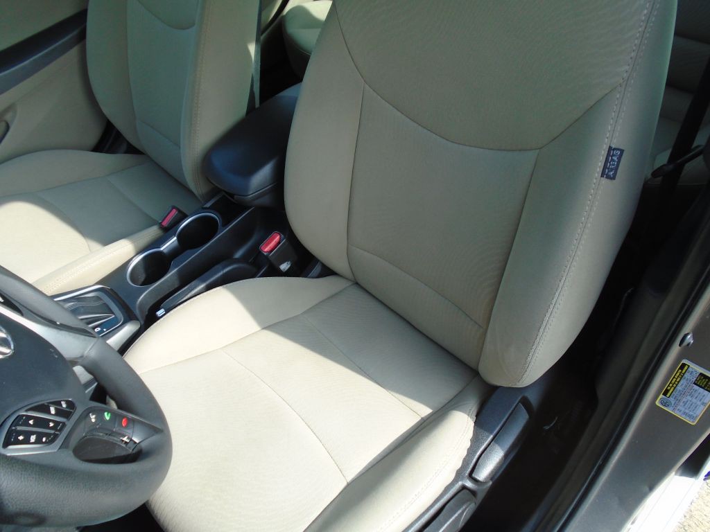 2016 Hyundai Elantra Image 11